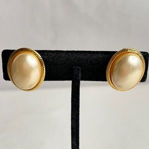 💎Napier Earrings Gold Tone Frame Oval Pearlesque Cabochon Screw Back